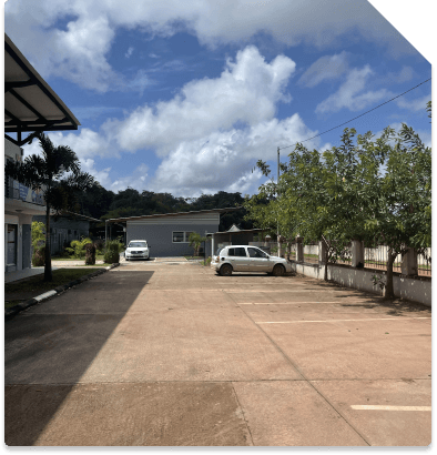 photo du parking réalisée sur saint laurent du maroni